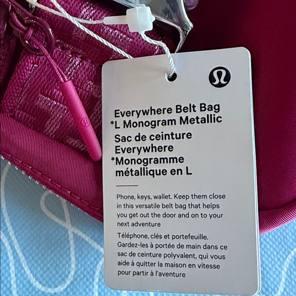 🆕 LULULEMON Everywhere Belt Bag 1L L Monogram Metallic NWT Berry Rumble/Silver - Picture 14 of 16